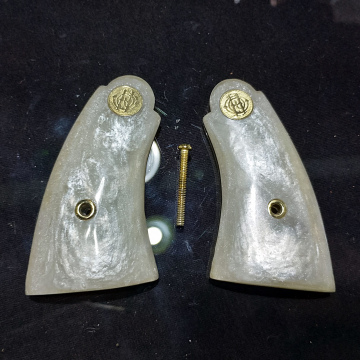 Cabo empunhadura Revolver HO cal.38 madrepérola