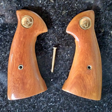 Cabo empunhadura Revolver Taurus 608, 838, 066, 044, 82s Madeira