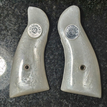 Cabo Empunhadura Revolver Taurus Cal.38 antigo madrepérola