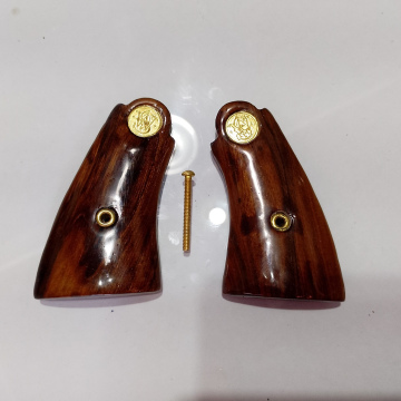 Cabo empunhadura Smith & Wesson cal.38 CTG Guajuvira vitrificado ( Esquinado)